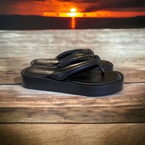 Torrid Super Comfy Black Thong Sandals Size8.5WW
